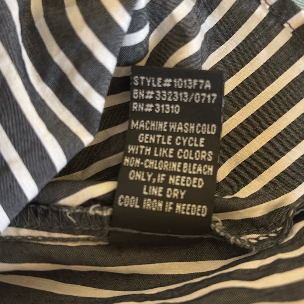BY & BY GRAY STRIPED TOP MEDIUM - Picture 5 of 7